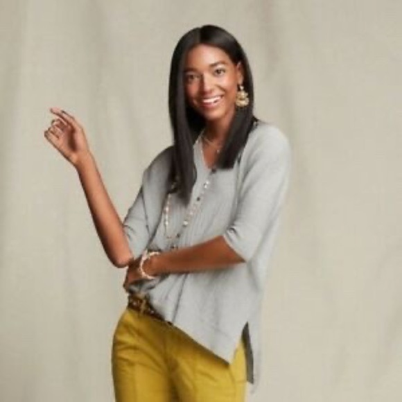 CAbi Gray V-Neck Top - Picture 2 of 12